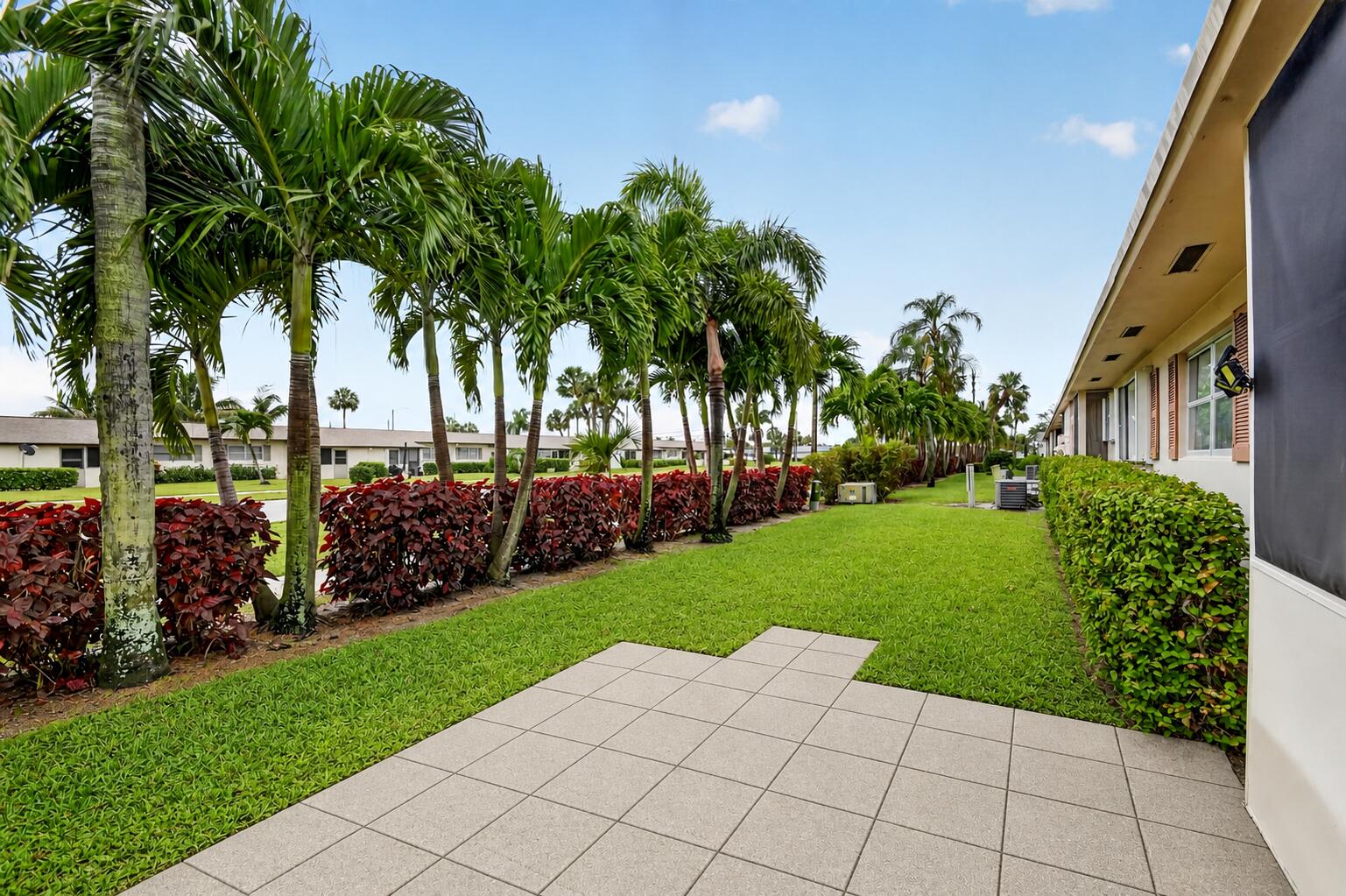 CRESTHAVEN VILLAS  NO 28 - Residential
