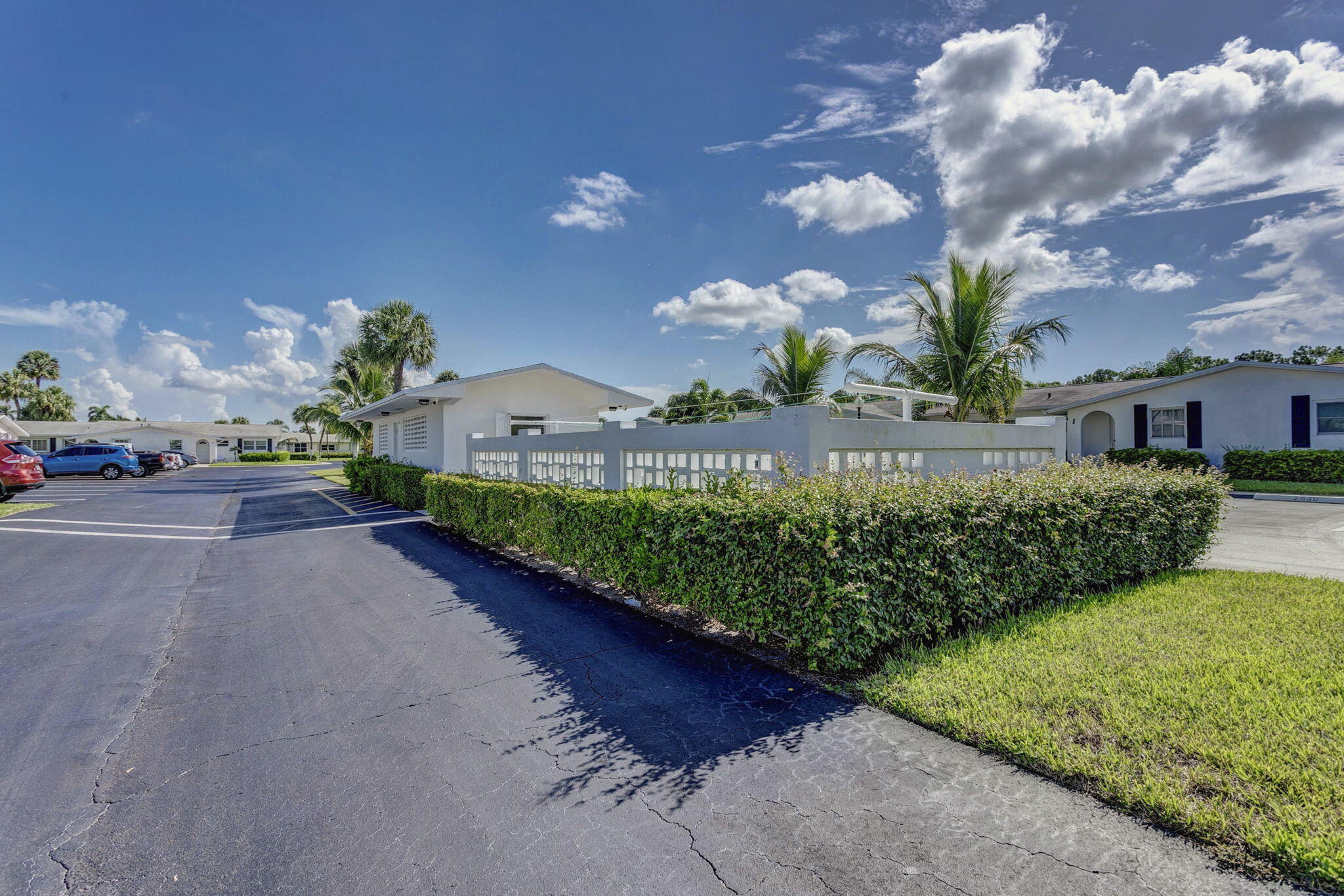 CRESTHAVEN VILLAS  NO 28 - Residential