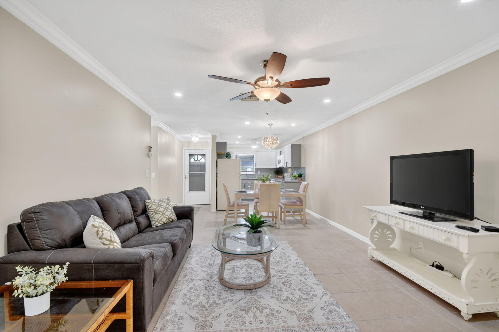 CRESTHAVEN VILLAS  NO 28 - Residential