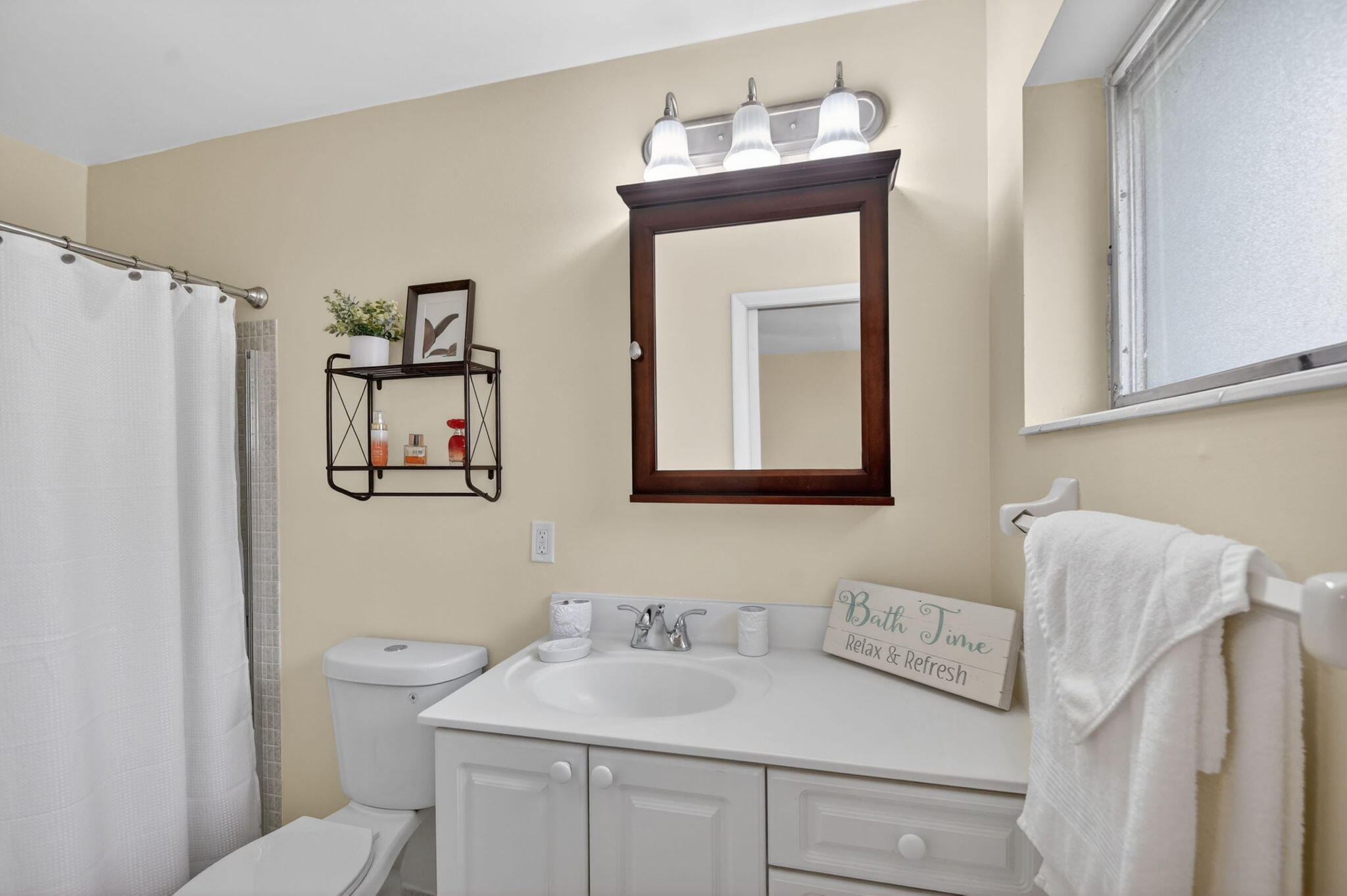 CRESTHAVEN VILLAS  NO 28 - Residential
