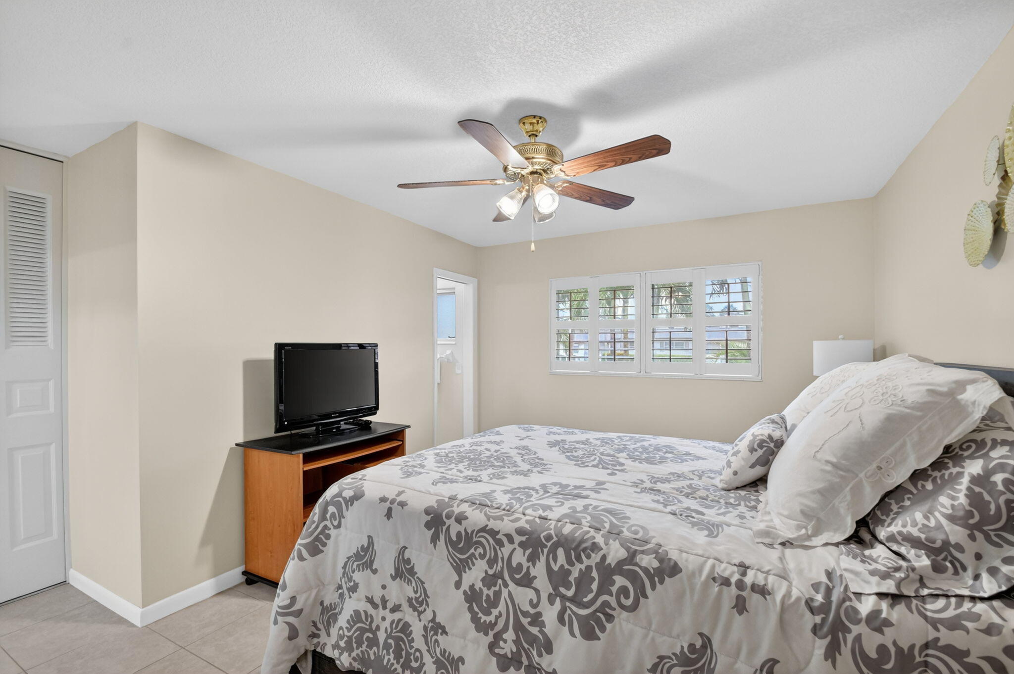 CRESTHAVEN VILLAS  NO 28 - Residential
