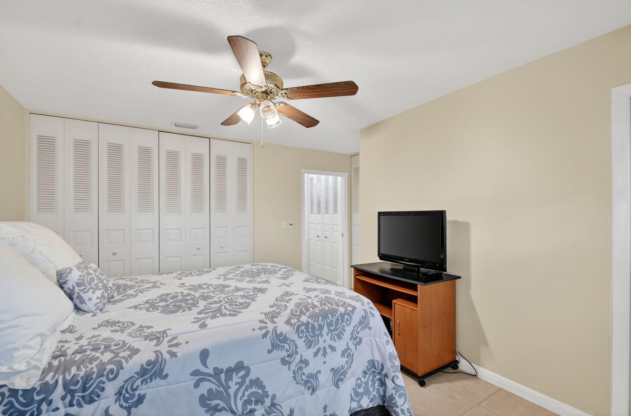 CRESTHAVEN VILLAS  NO 28 - Residential