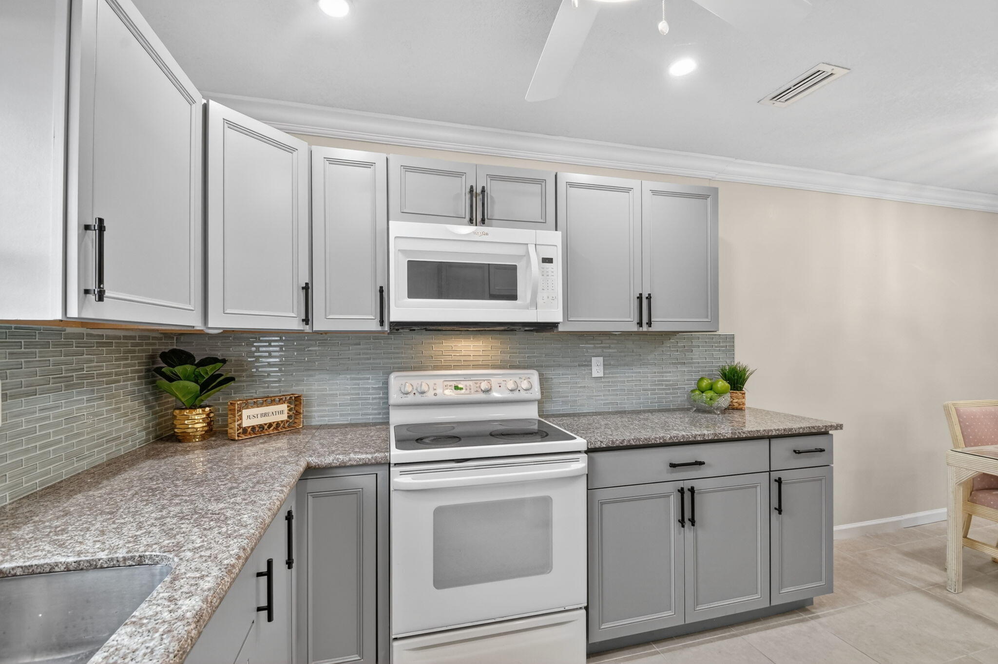 CRESTHAVEN VILLAS  NO 28 - Residential