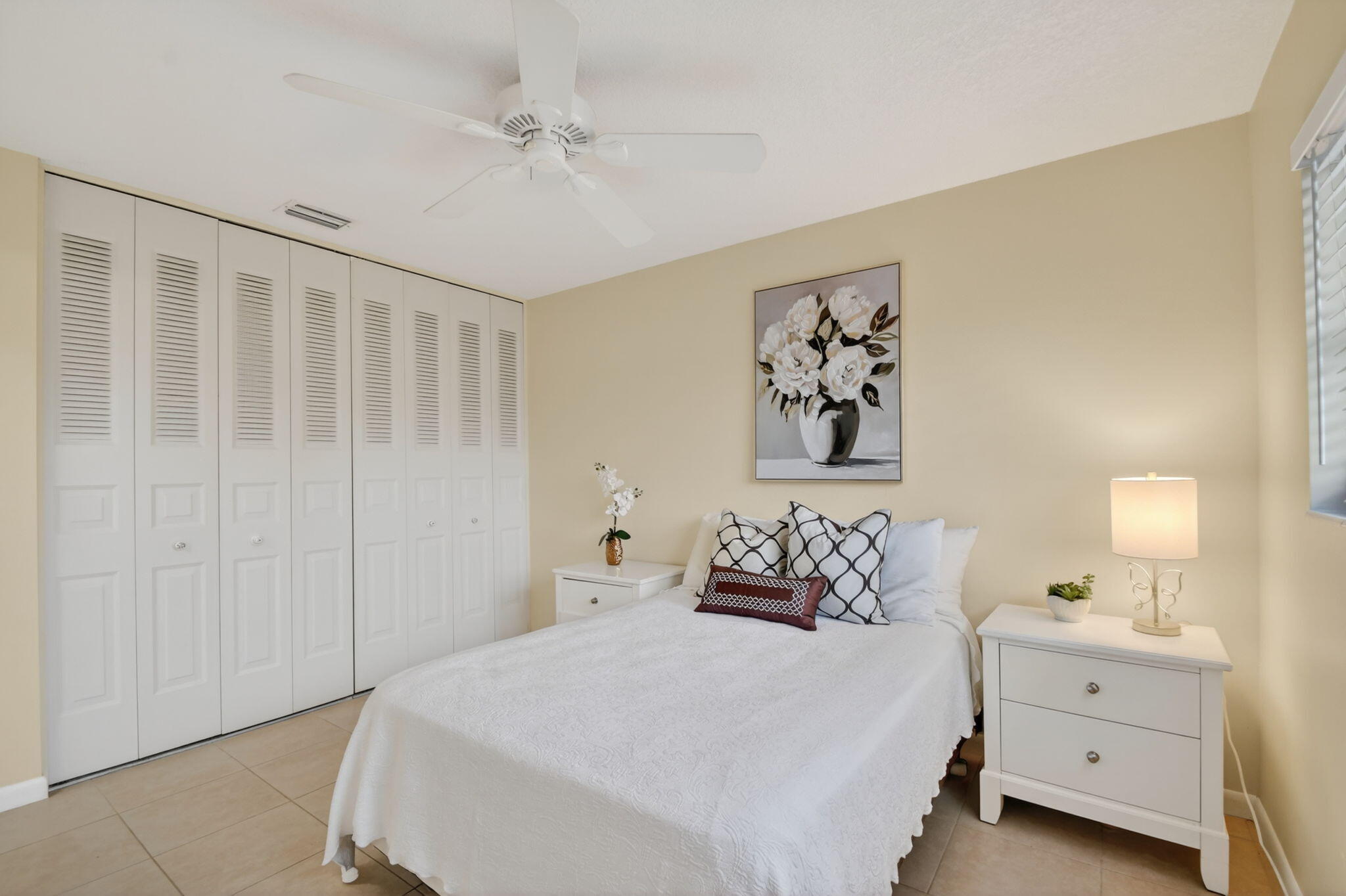 CRESTHAVEN VILLAS  NO 28 - Residential