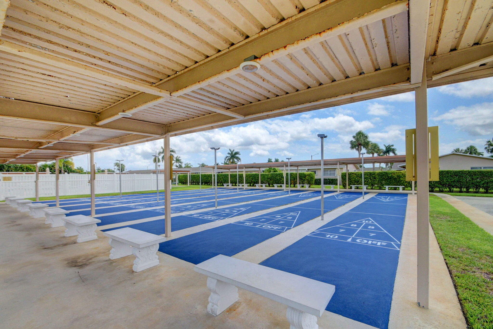 CRESTHAVEN VILLAS  NO 28 - Residential