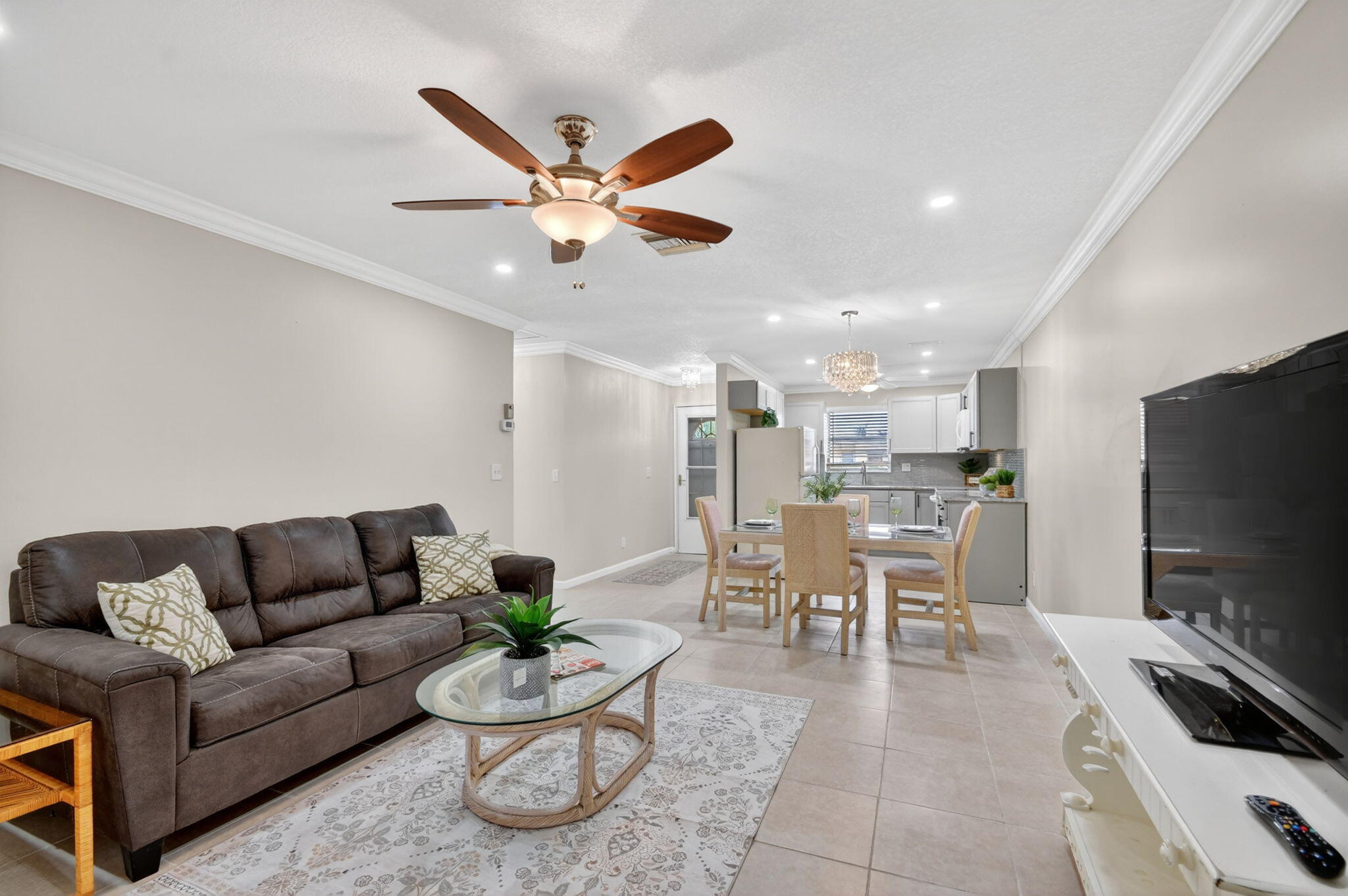 CRESTHAVEN VILLAS  NO 28 - Residential