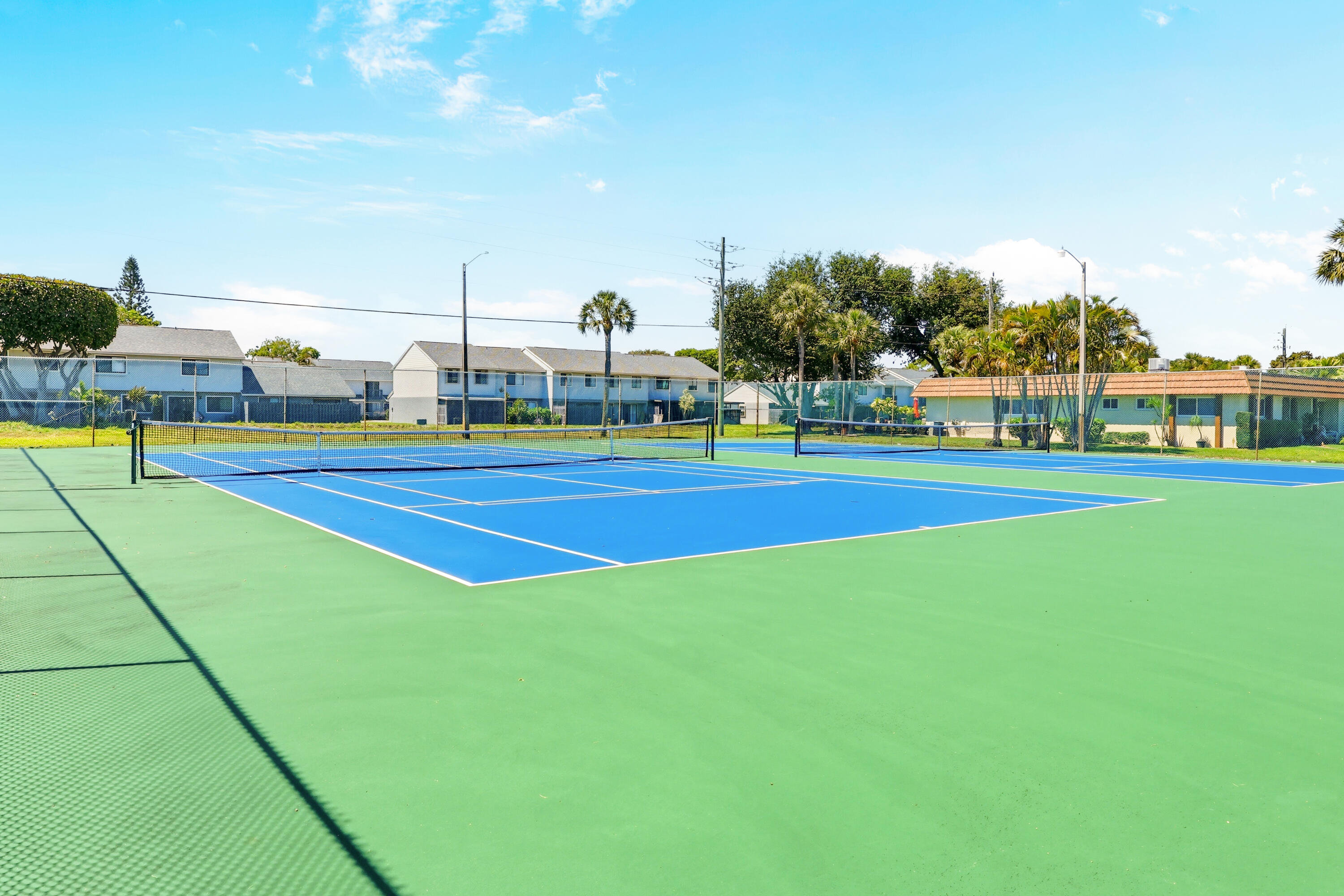 CRESTHAVEN CONDO TOWNHOMES SEC 3 - Residential