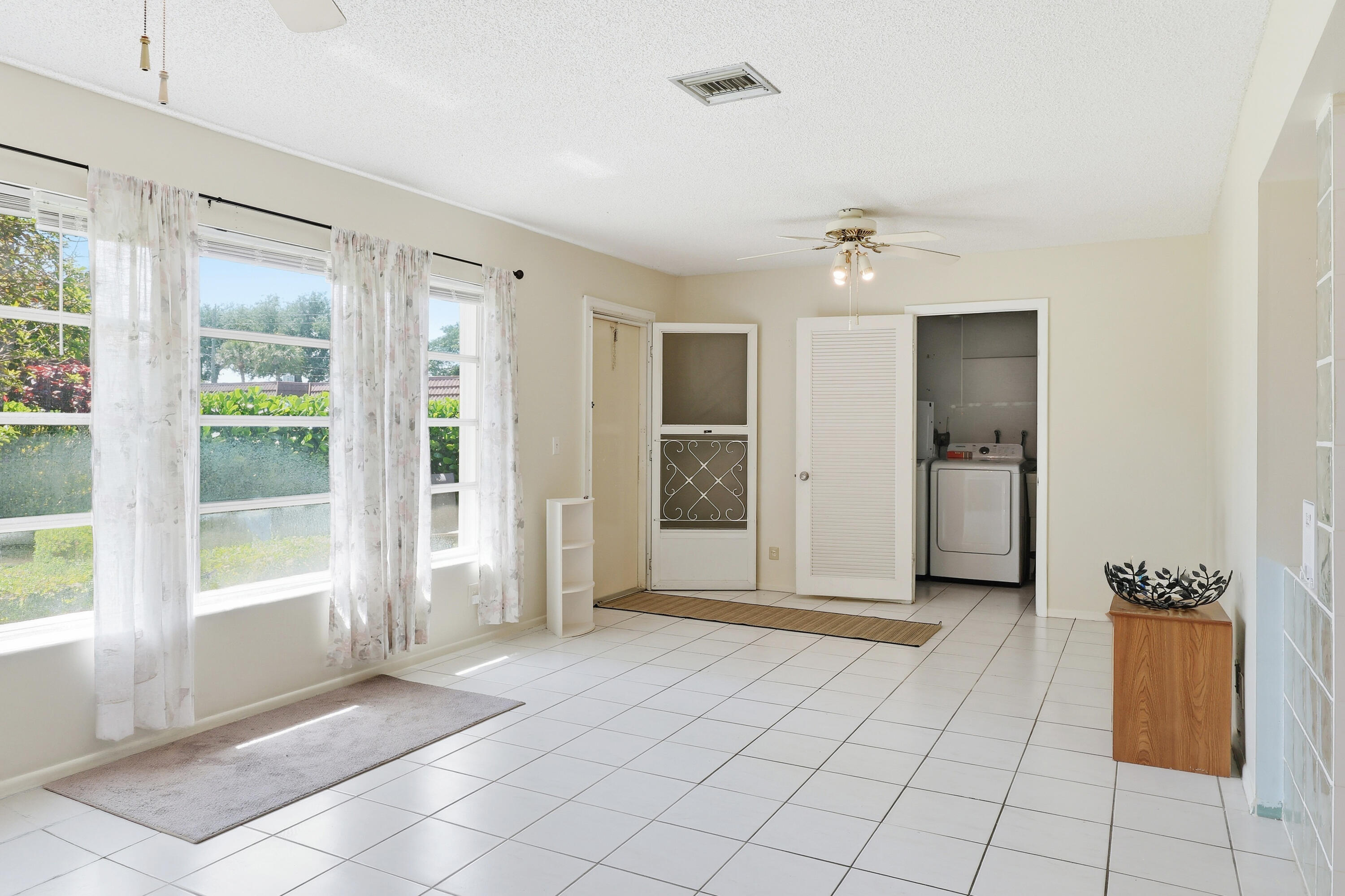 CRESTHAVEN CONDO TOWNHOMES SEC 3 - Residential