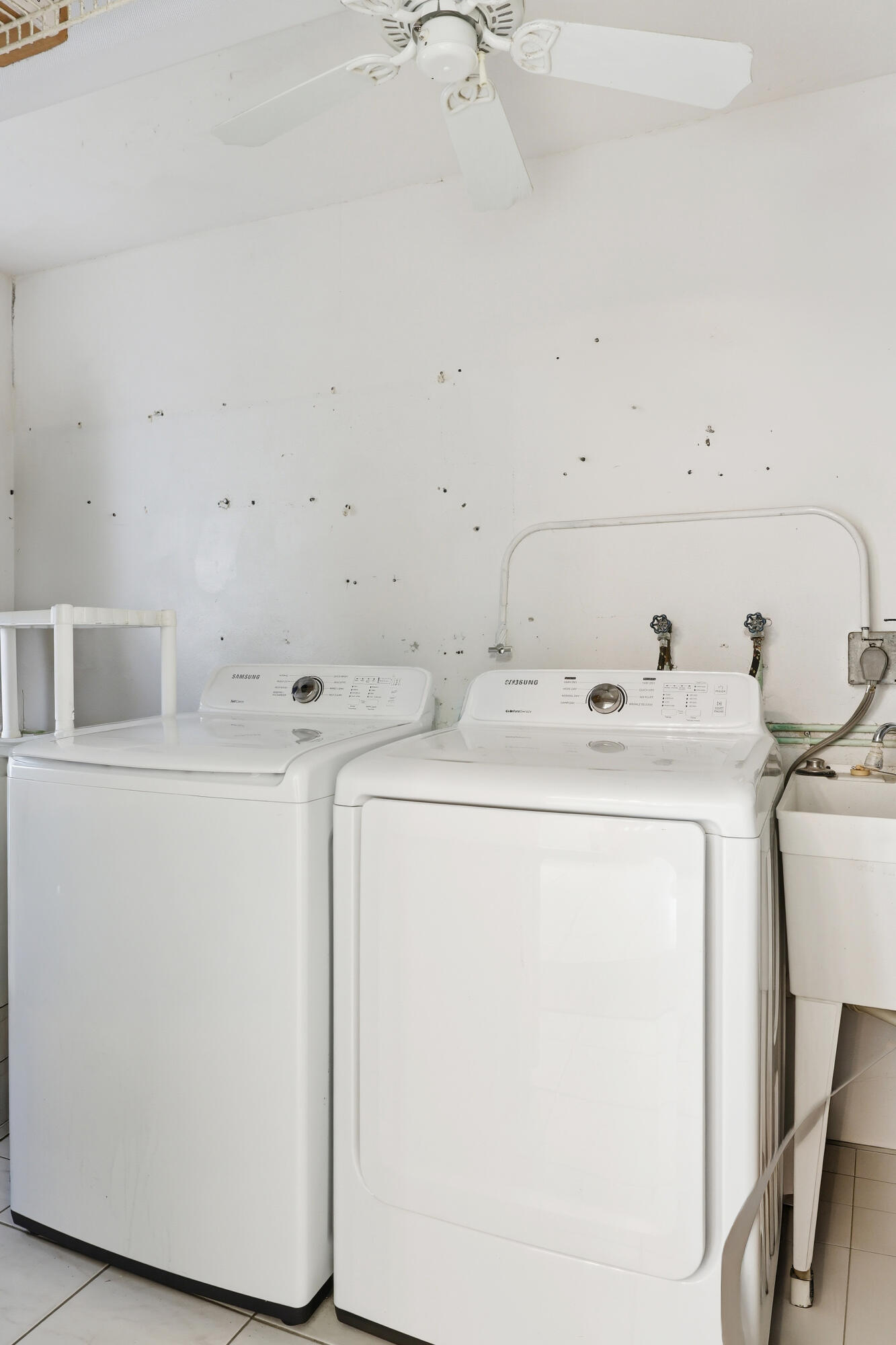 CRESTHAVEN CONDO TOWNHOMES SEC 3 - Residential