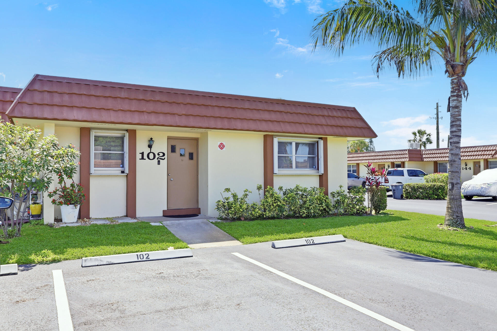 CRESTHAVEN CONDO TOWNHOMES SEC 3 - Residential