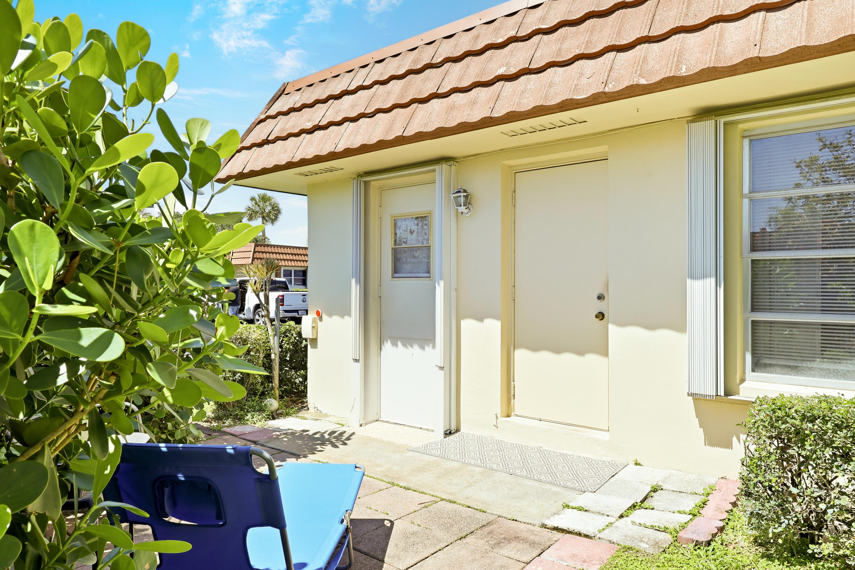 CRESTHAVEN CONDO TOWNHOMES SEC 3 - Residential