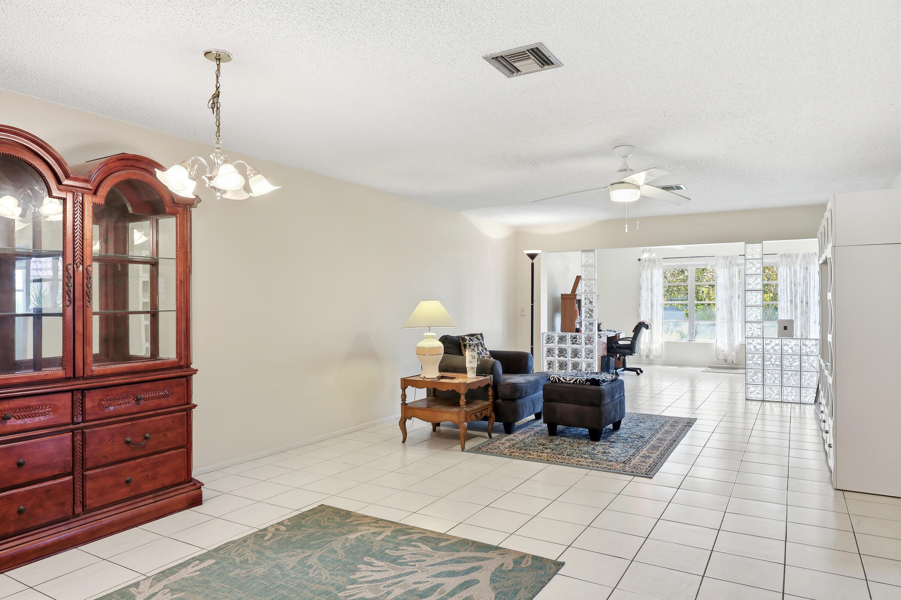 CRESTHAVEN CONDO TOWNHOMES SEC 3 - Residential