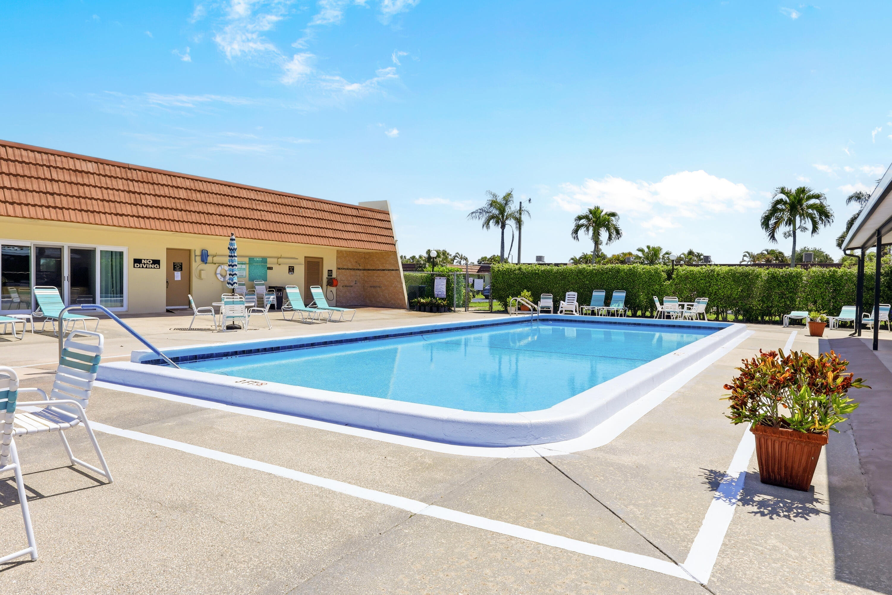 CRESTHAVEN CONDO TOWNHOMES SEC 3 - Residential