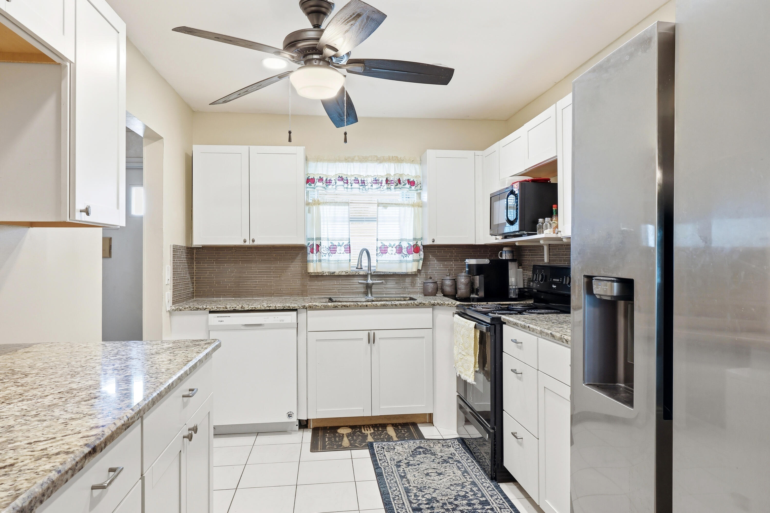 CRESTHAVEN CONDO TOWNHOMES SEC 3 - Residential