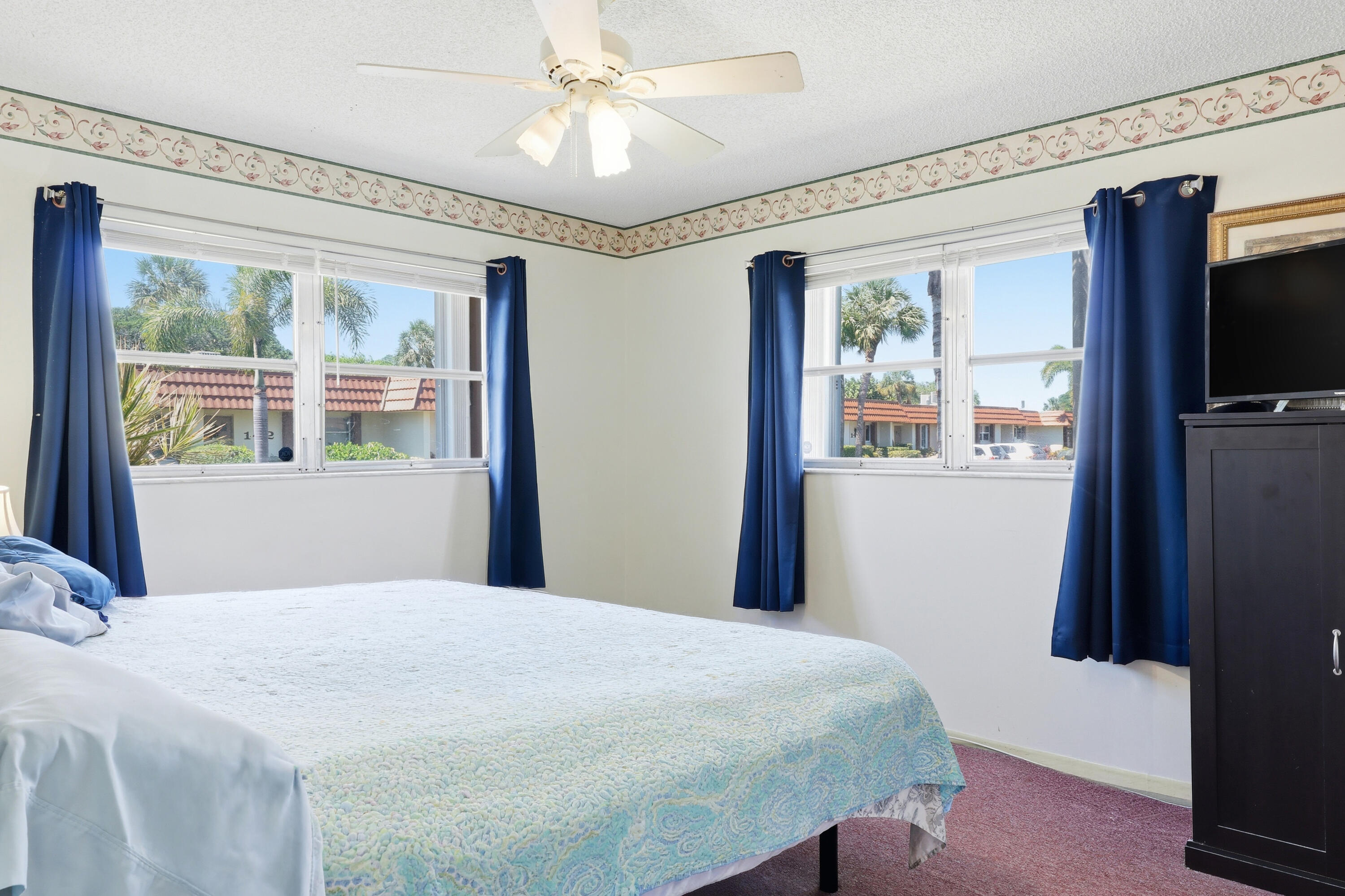 CRESTHAVEN CONDO TOWNHOMES SEC 3 - Residential