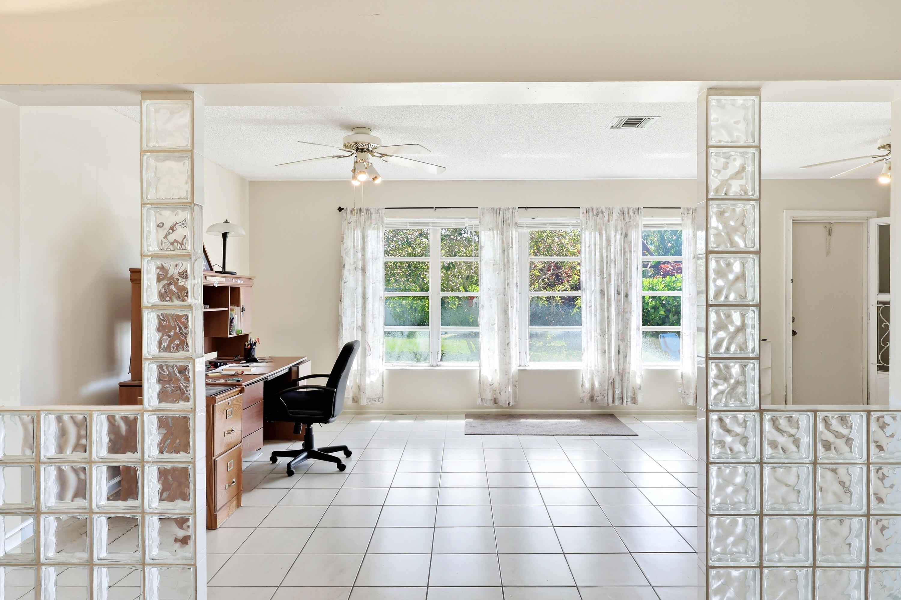 CRESTHAVEN CONDO TOWNHOMES SEC 3 - Residential