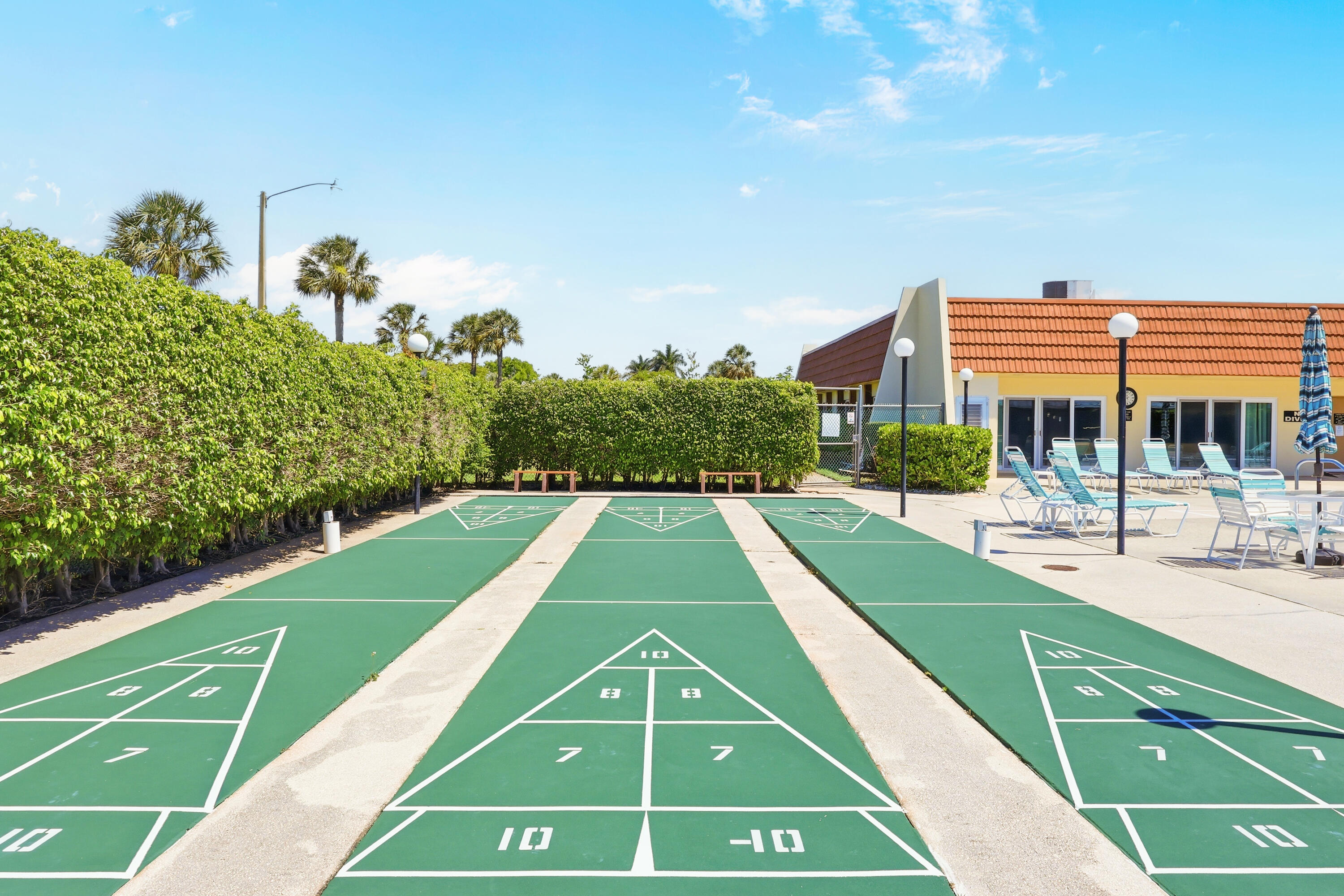 CRESTHAVEN CONDO TOWNHOMES SEC 3 - Residential