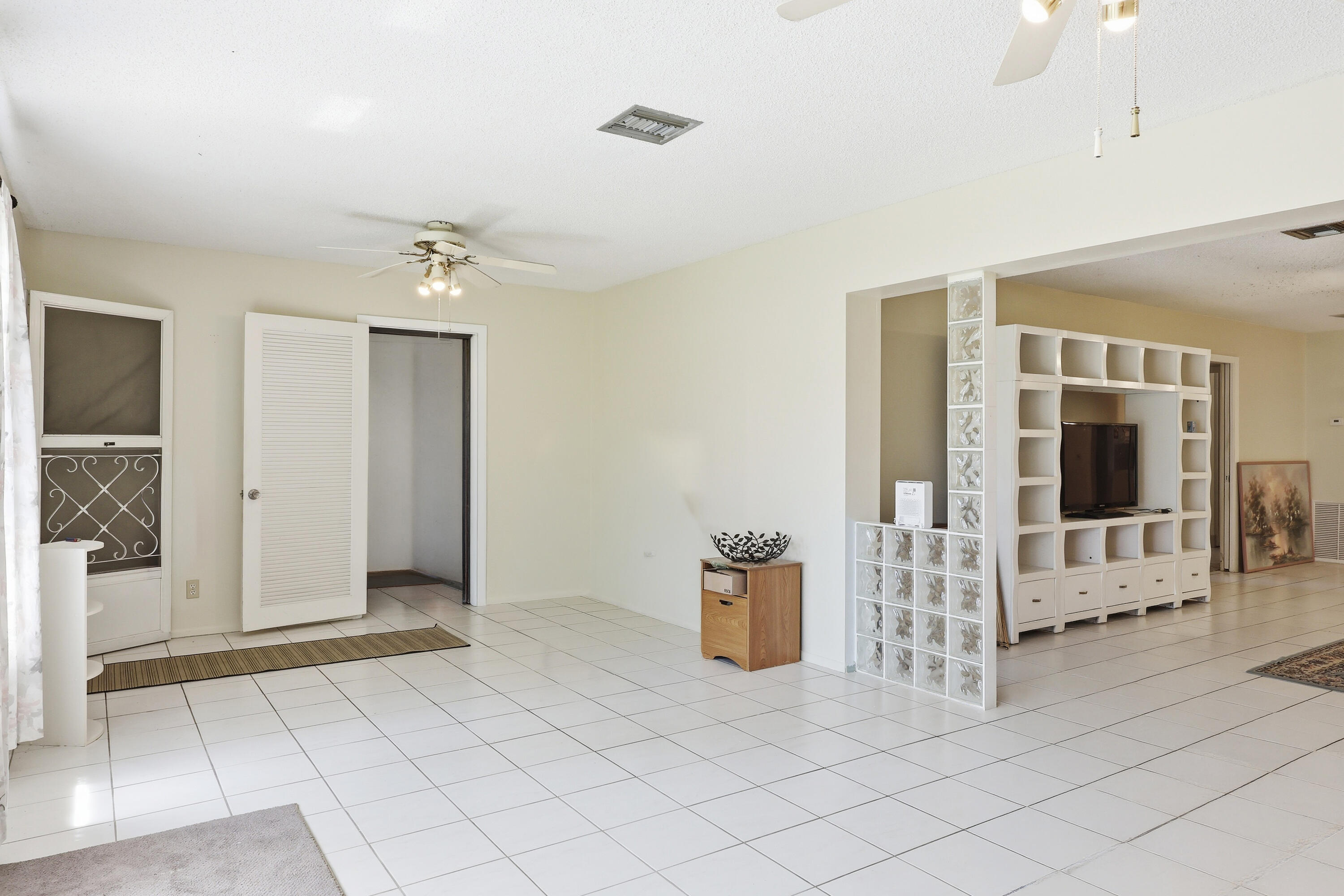 CRESTHAVEN CONDO TOWNHOMES SEC 3 - Residential