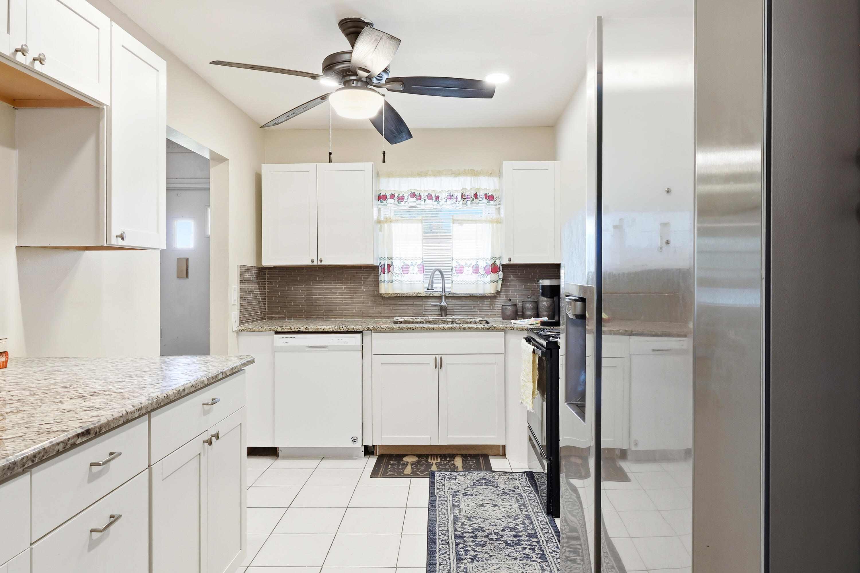 CRESTHAVEN CONDO TOWNHOMES SEC 3 - Residential