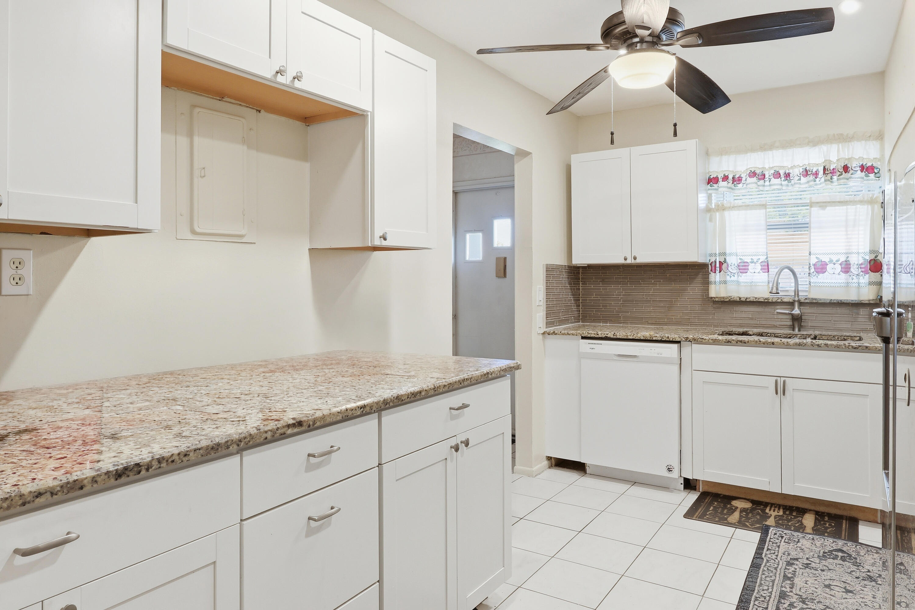 CRESTHAVEN CONDO TOWNHOMES SEC 3 - Residential