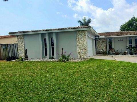 Single Family Residence in Dania Beach FL 216 4TH TE Ter.jpg