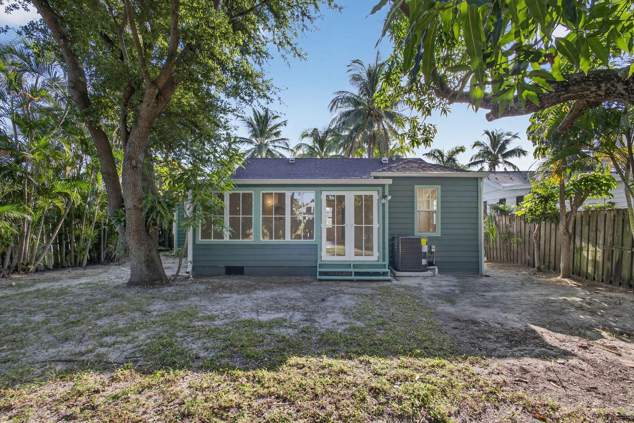 LAKE WORTH TOWN OF - Residential
