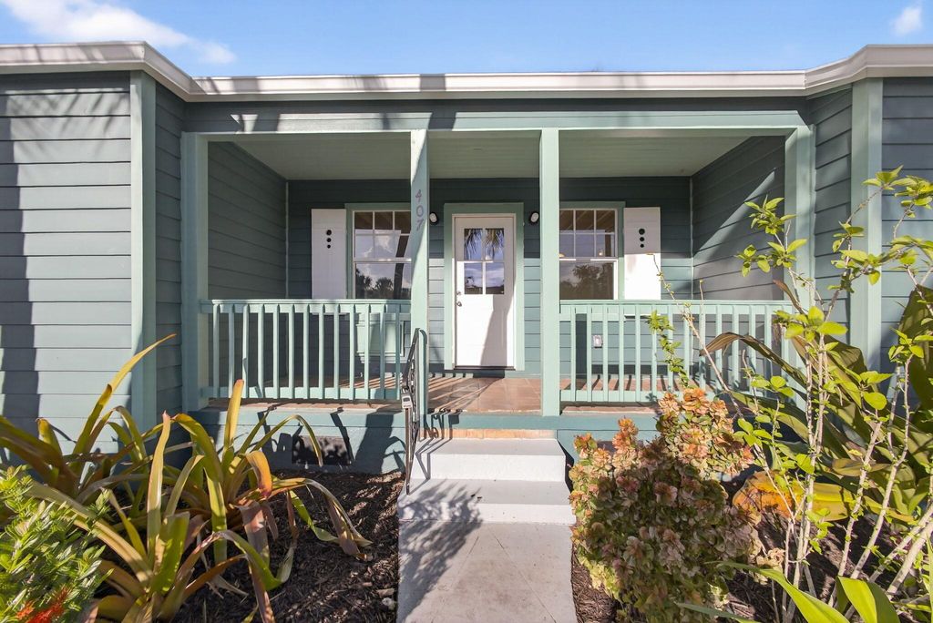 Photo of 407 S Palmway, Lake Worth Beach, FL 33460 (MLS # R11134098)
