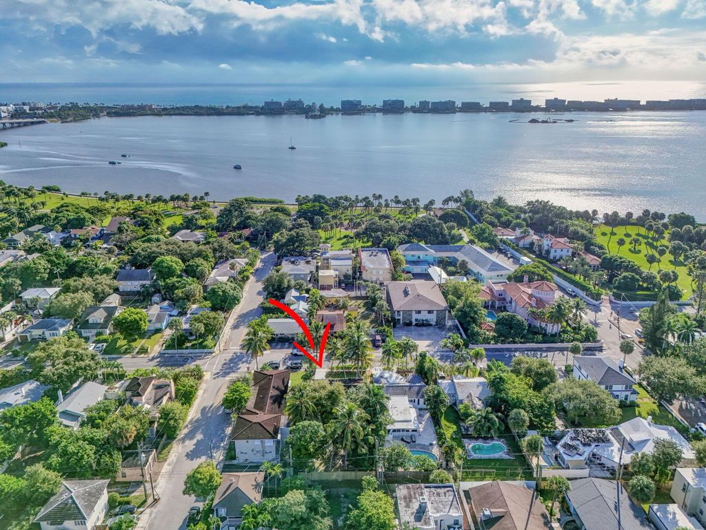 Photo of 407 S Palmway, Lake Worth Beach, FL 33460 (MLS # R11134098)