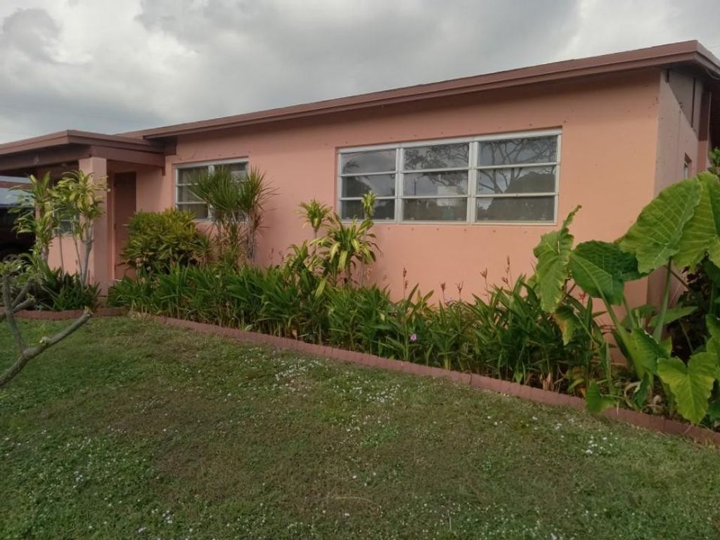 Photo of 136 Greenbrier Drive, Palm Springs, FL 33461 (MLS # F10532921)