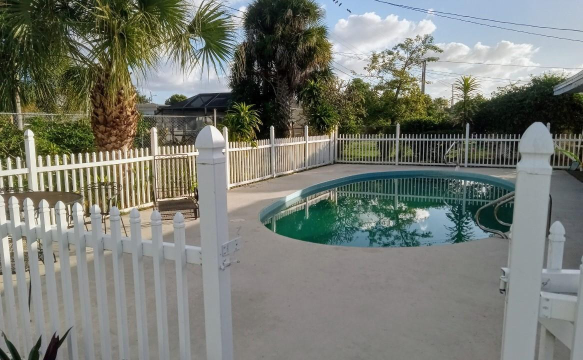 Palm Spgs Village 01 - Residential