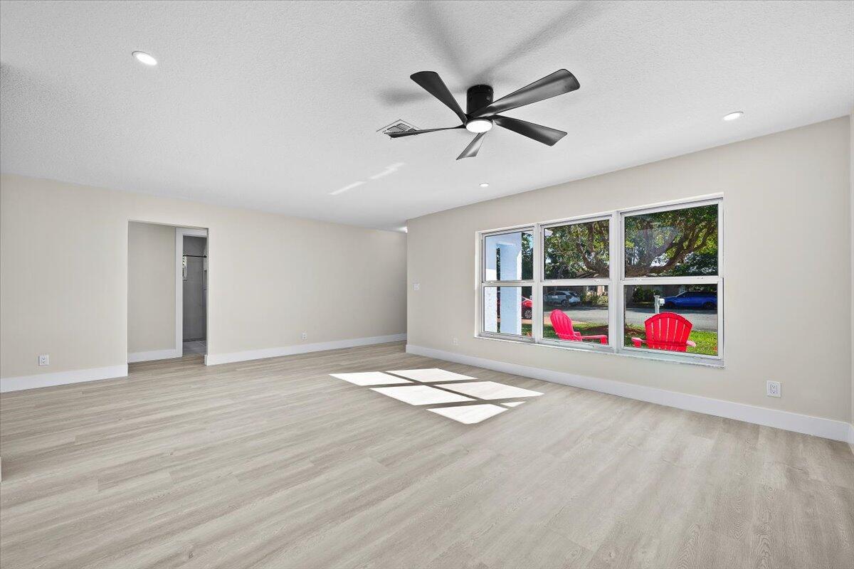 LUCERNE LAKES HOMES VILLA - Residential