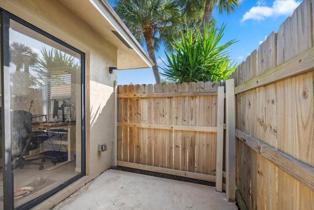 Photo of 197 SE 1st Circle #15b, Boynton Beach, FL 33435 (MLS # R11164153)