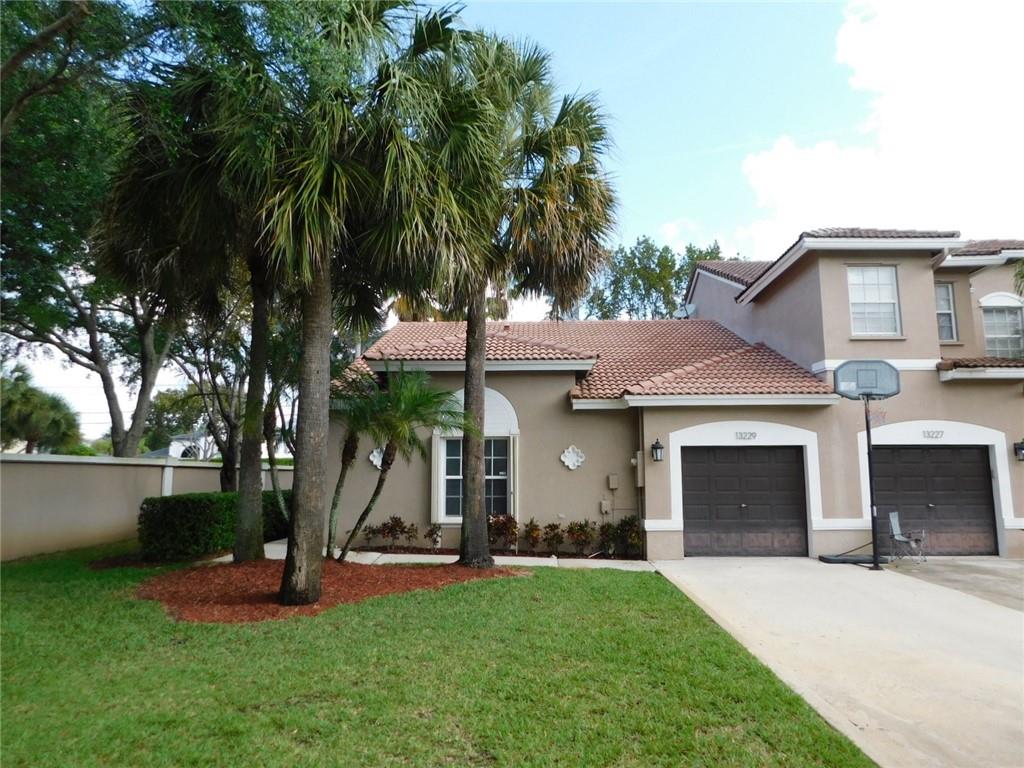 One story 3 bedroom/2bathroom corner villa with a one car garage and a large lot(4,613 sf). Plantation Trace is situated in a great location and in close proximity to Sawgrass Mall, I-595 Expy, I-75 Expy, Ikea, Flamingo Park, Sunrise Arena, easy commute to Ft Lauderdale-Hollywood Airport. The complex also has a community pool and tot lot.