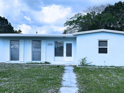 Photo of 213 NE Prima Vista Boulevard, Port Saint Lucie, FL 34983 (MLS # B26027269)
