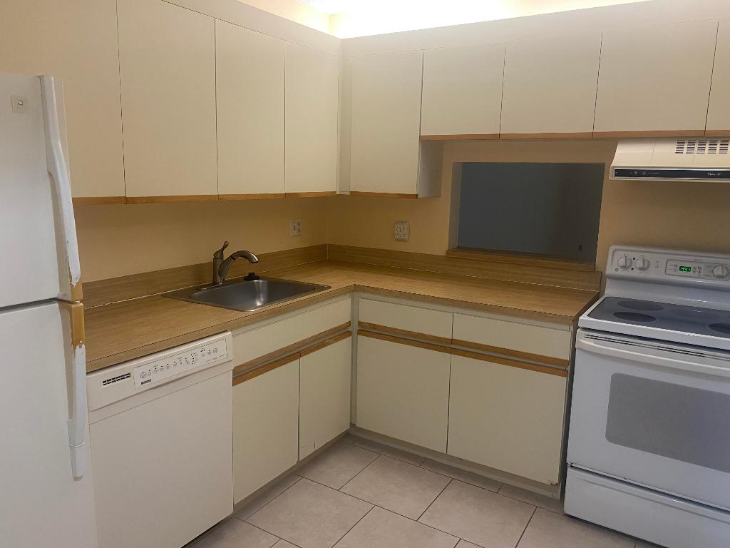 LAGO DEL REY - Residential Lease