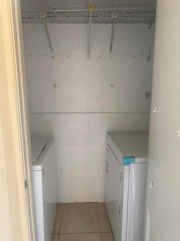 LAGO DEL REY - Residential Lease