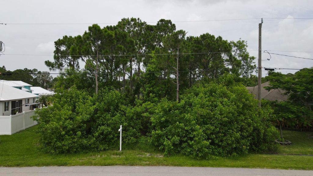 Photo of 5522 NW Cordrey Street, Port Saint Lucie, FL 34986 (MLS # R11101855)