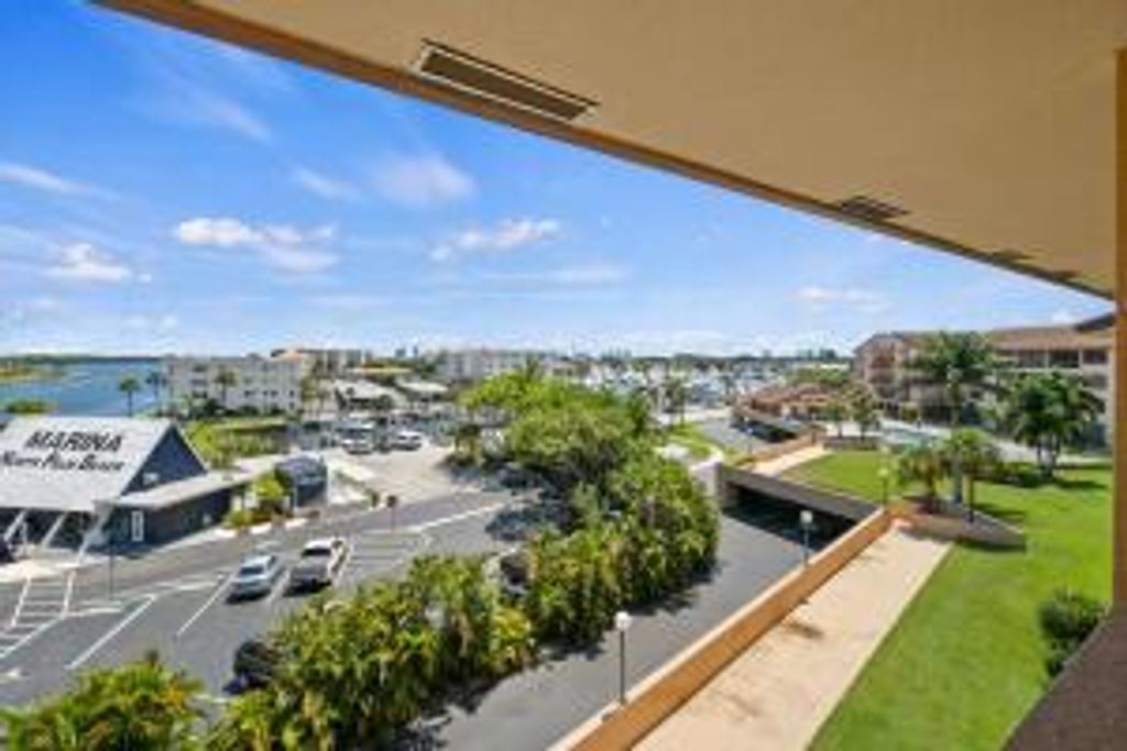 Photo of 1036 Us Highway 1 #422, North Palm Beach, FL 33408 (MLS # R10939587)