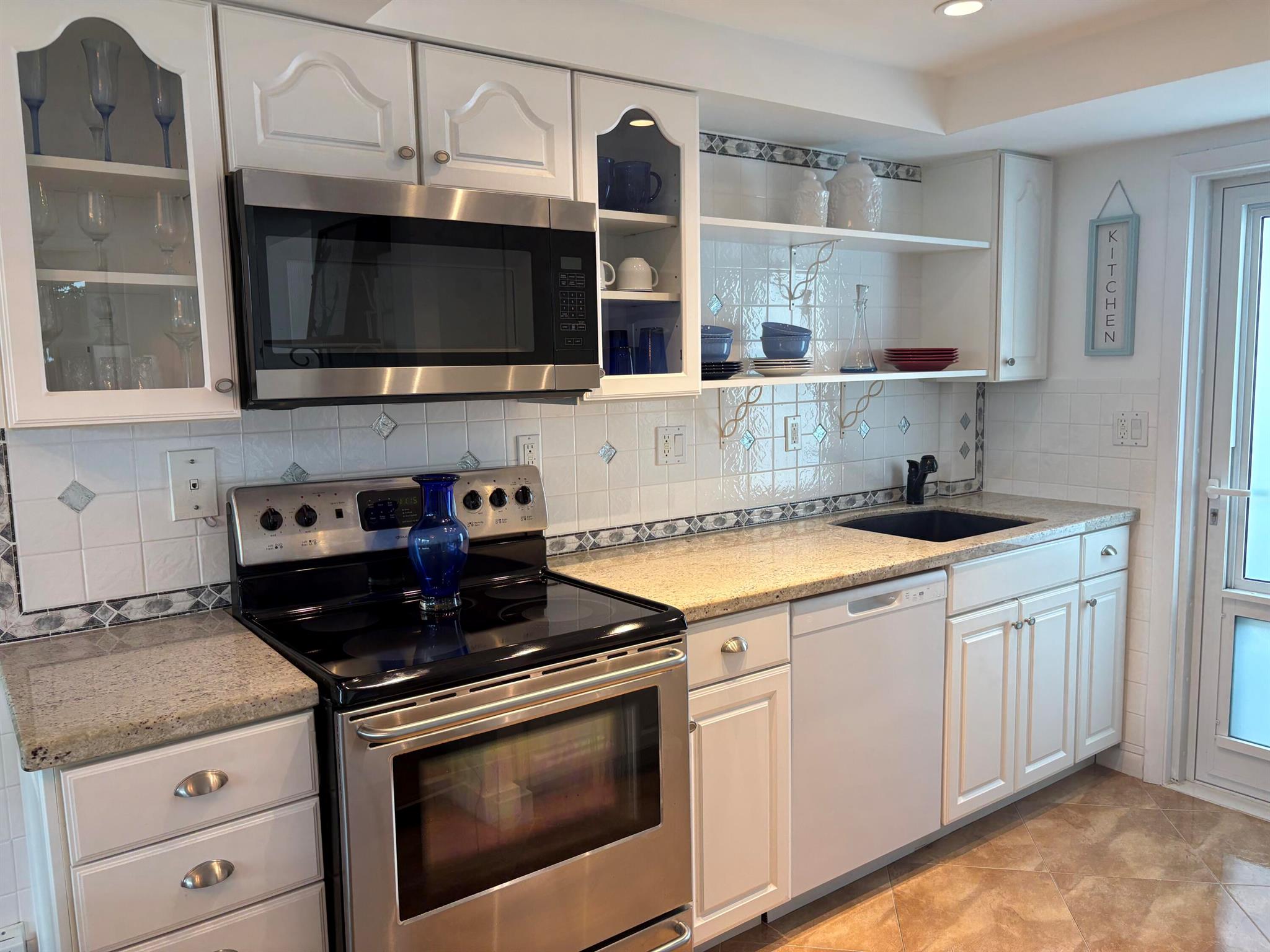 333 NE 21 Avenue 414, Deerfield Beach, FL, 33441/$480,000 2 333 NE 21 Avenue 414