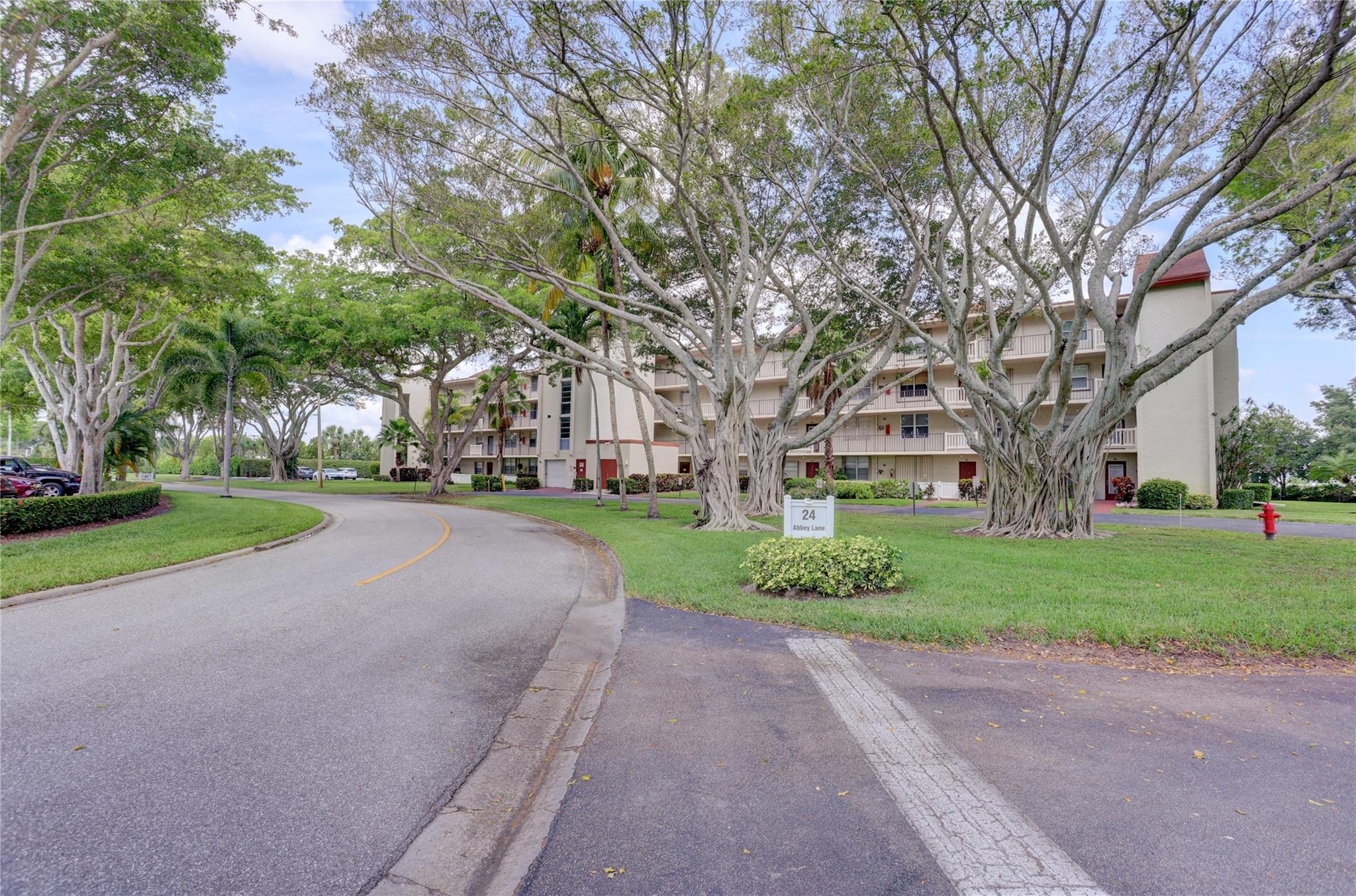 24 N Abbey Ln 202