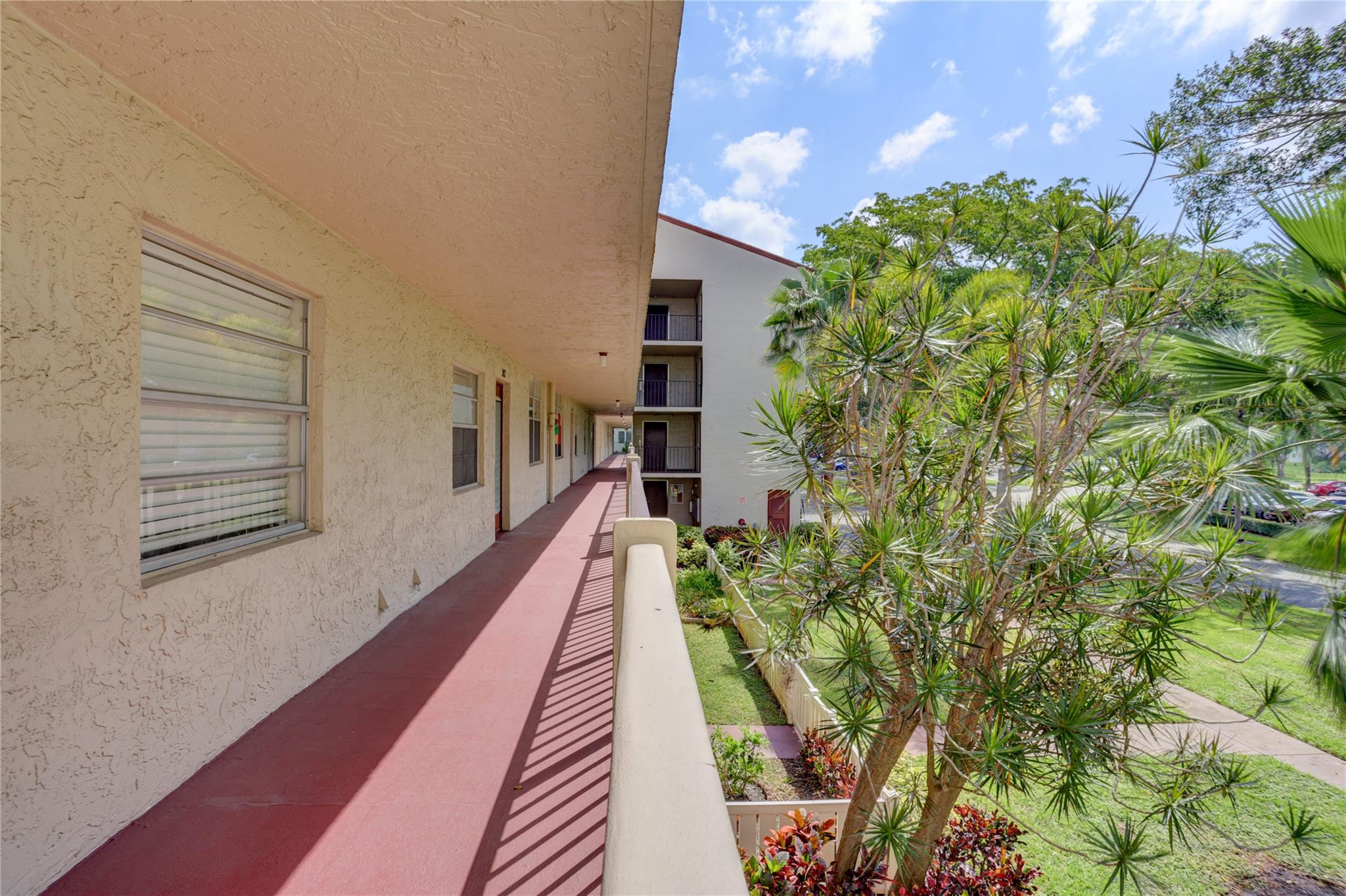 24 N Abbey Ln 202