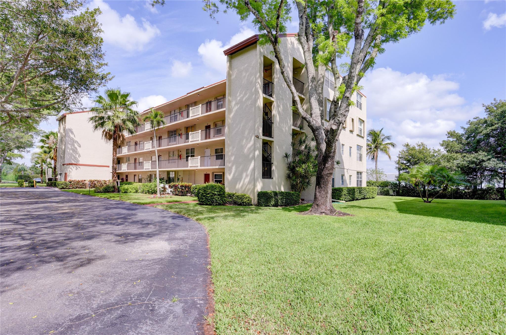 24 N Abbey Ln 202