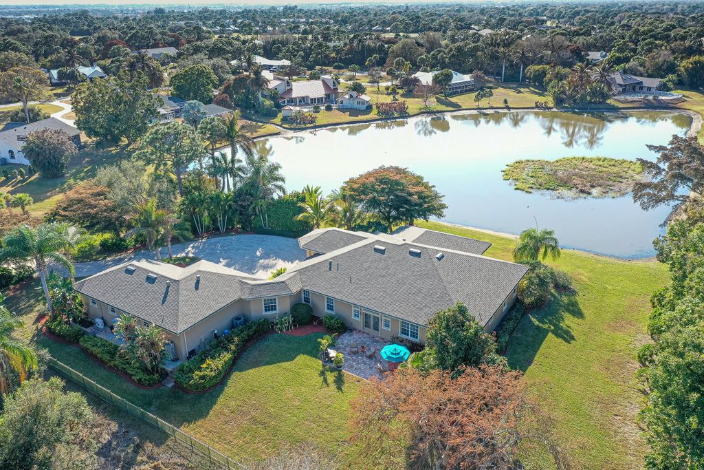 Photo of 2490 NW Lakeridge Drive, Palm City, FL 34990 (MLS # F10552328)