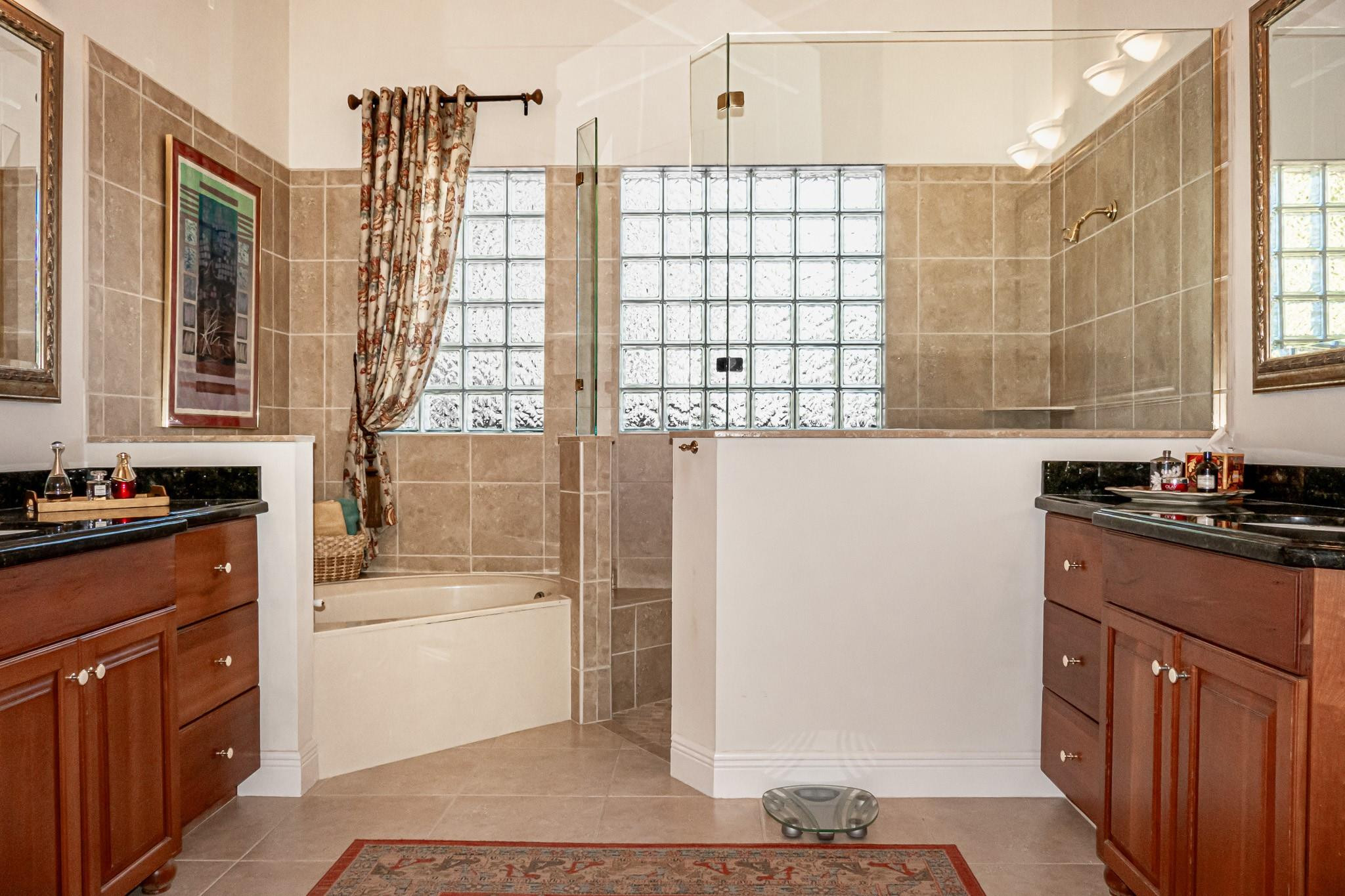 LAKERIDGE - Residential