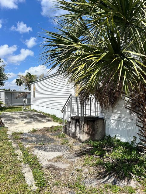8517 SW 17th Ct Davie FL 33324