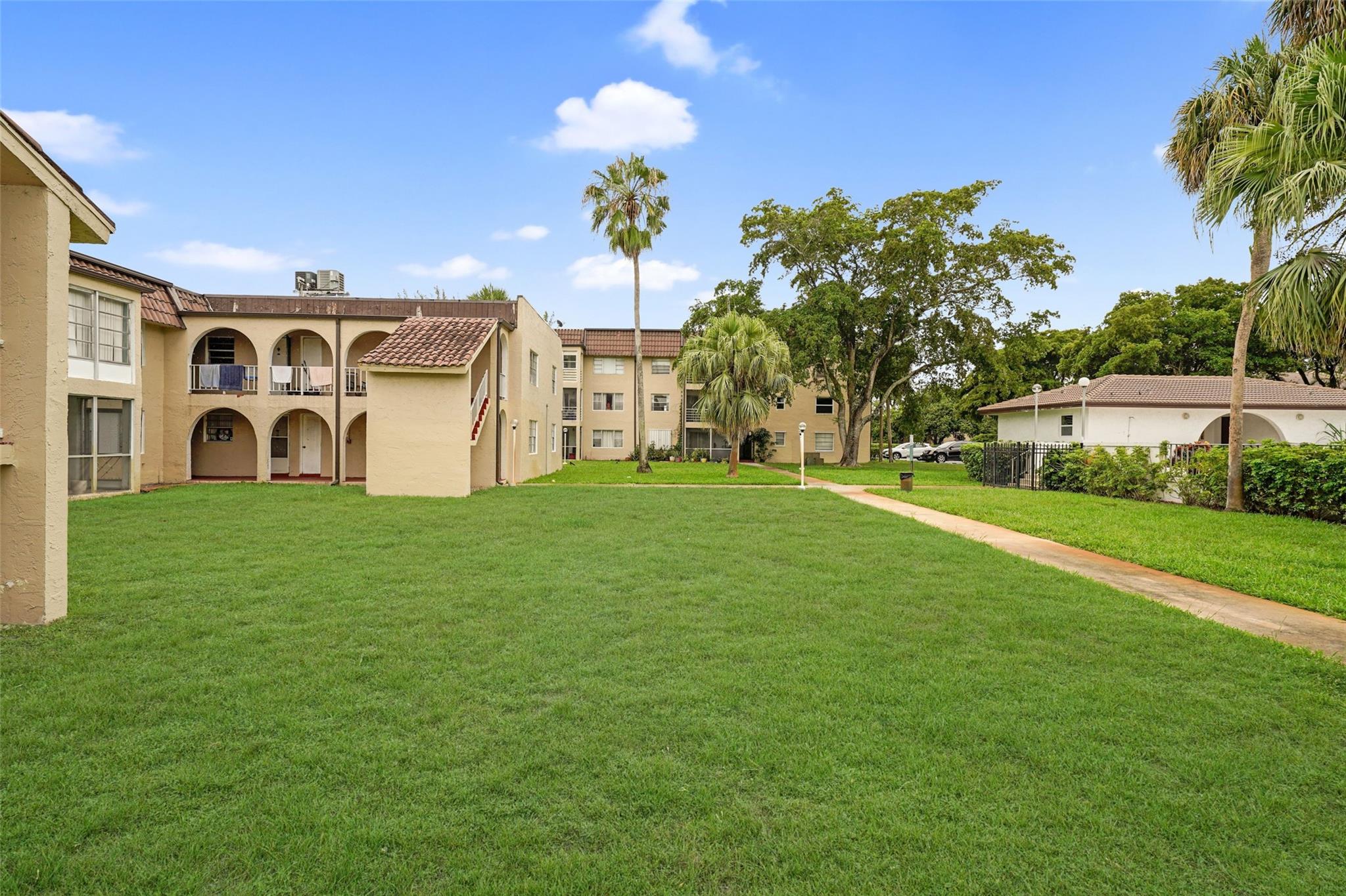 LARGE 2 BEDROOMS 2 BATHROOMS CONDO. FEATURING OVER 1,200 SQ FT, NEW A/C UNIT, NEW WATER HEATER 2013. QUIET, WELL-KEPT COMPLEX WITH COMMUNITY POOL NEAR SHOPPING + MALL. ALL AGES WELCOMED, SMALL PETS ALLOWED WITH ENCLOSED BALCONY ALONG WITH PICNIC AREA.