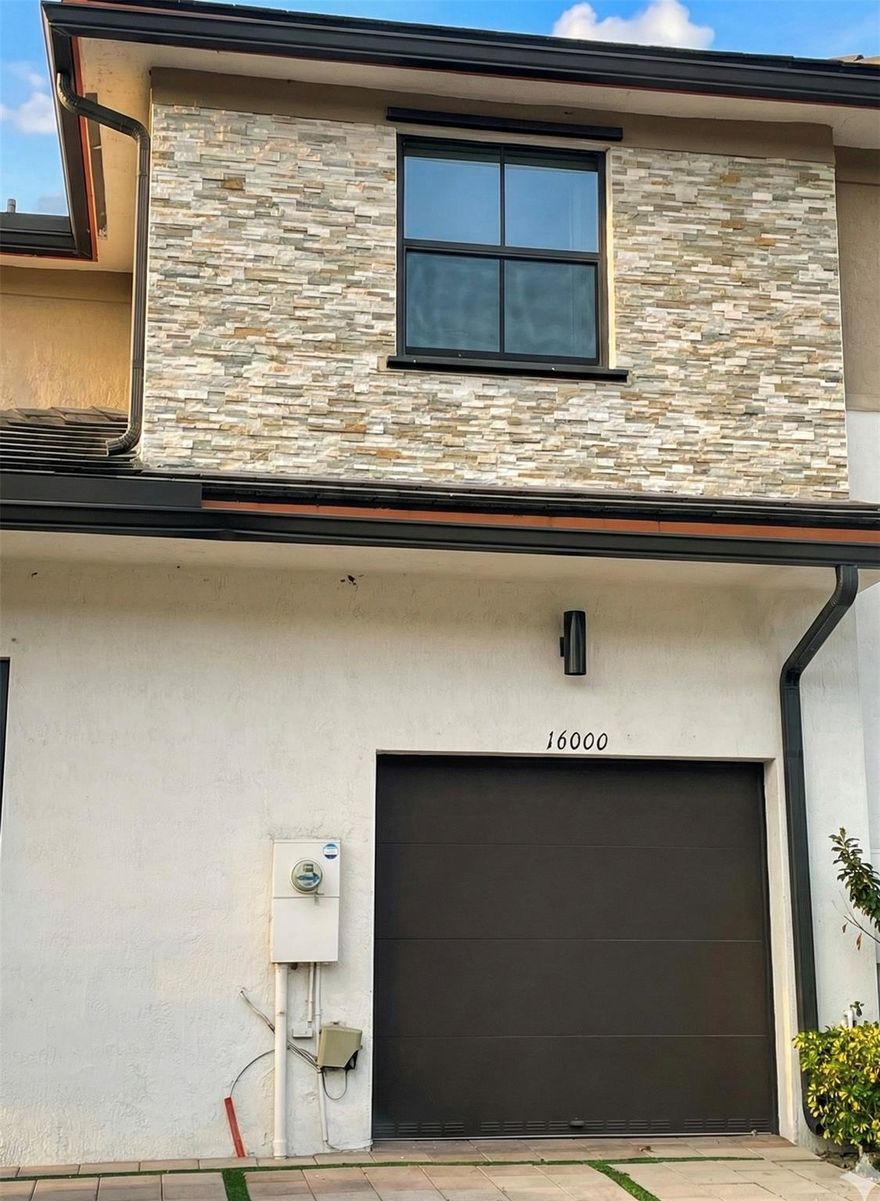 Beautiful townhouse in excellent condition. Features 4 bedrooms and 3 full bathrooms, including one bedroom and full bath on the first floor. Ceramic tile on the first level and vinyl flooring upstairs. Modern kitchen with stainless steel appliances, cooking island, and quartz countertops. Fenced patio. Washer and dryer on the second floor. One-car garage plus two parking spaces.
Great location in a gated community with an amazing clubhouse and amenities. A must see!