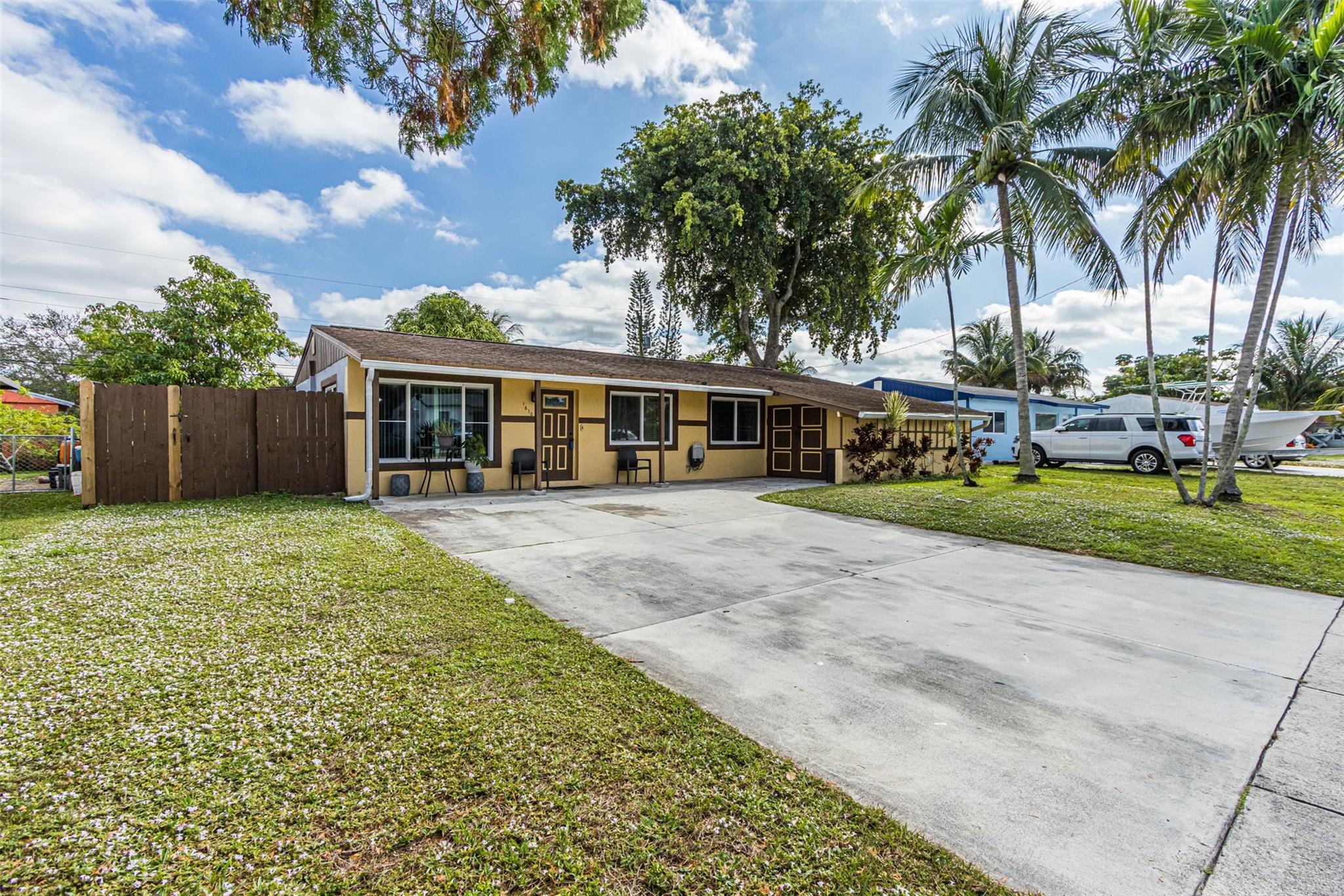 Broadview Country Club Es - Residential