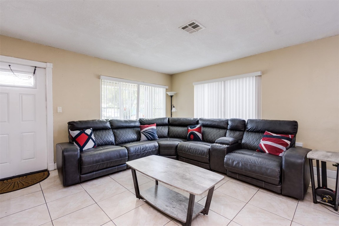 Broadview Country Club Es - Residential