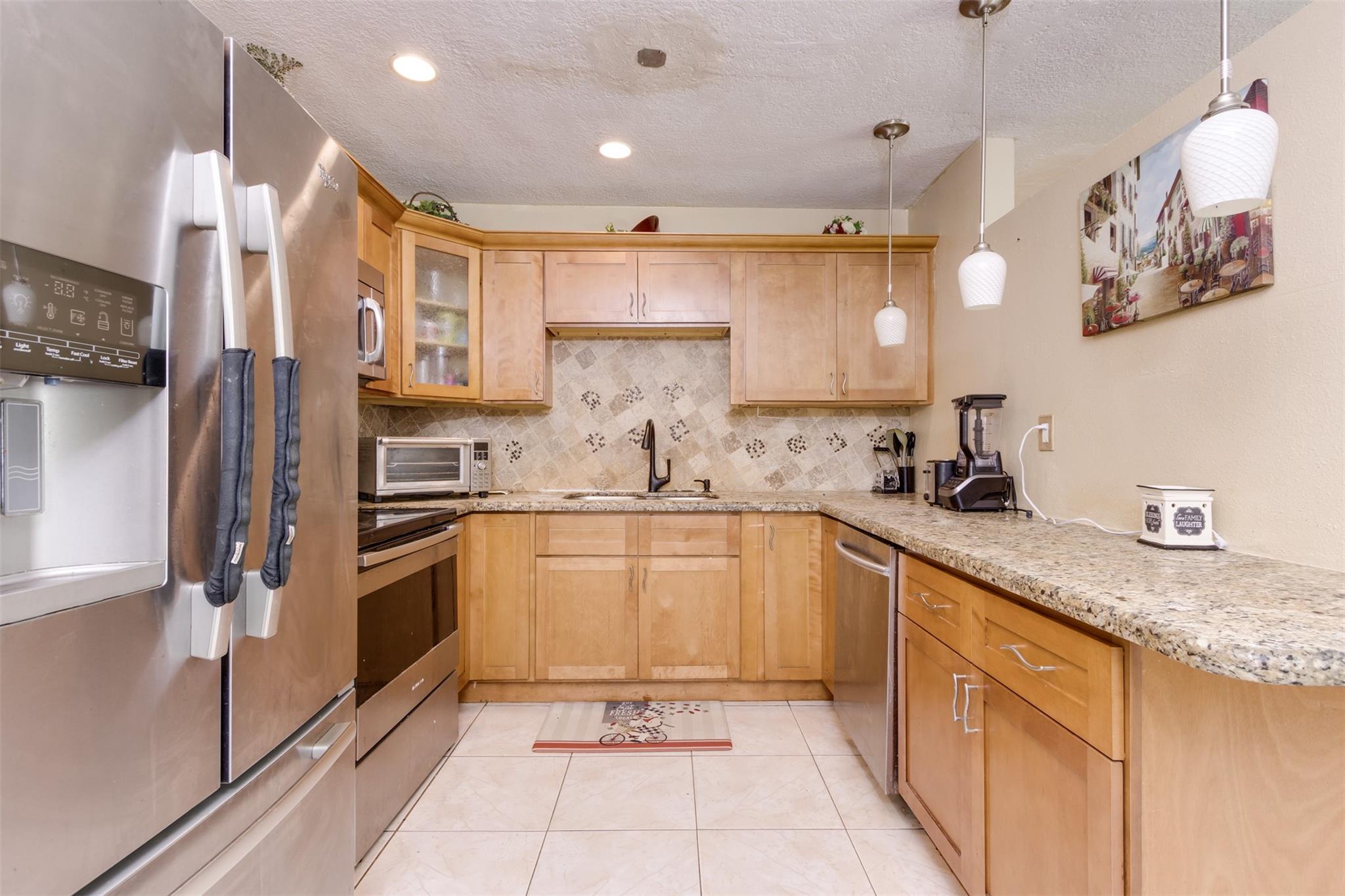 Broadview Country Club Es - Residential